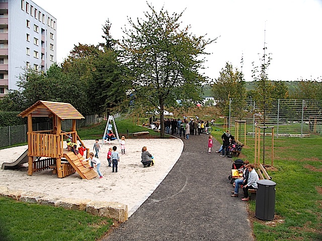 Spielplatz Amstetter Straße Stuttgart Hedelfingen Eröffnung 25.9.2015
