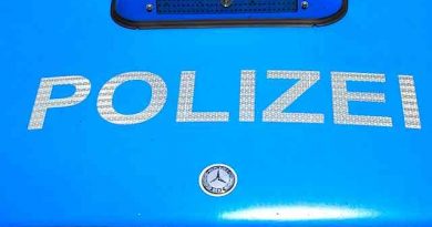 Polizei Schriftzug an einem Auto