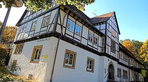 Blick von der Gorch-Fock-Straße auf das Jugendhaus Sillenbuch