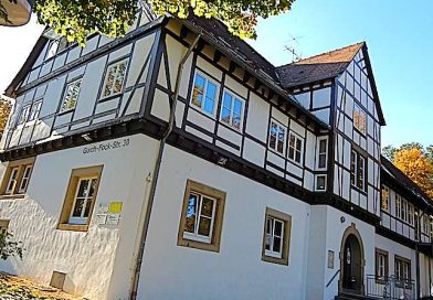 Blick von der Gorch-Fock-Straße auf das Jugendhaus Sillenbuch