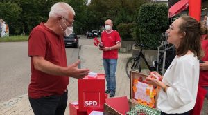 SPD-Wahlkampf mit Lucia Schanbacher vor REWE Heumaden