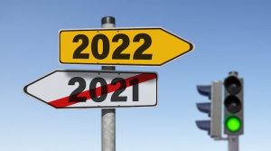 Wegweise nach 2021 (durchgestrichen) und 2022