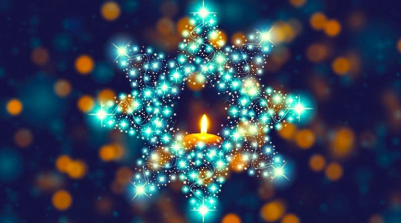 weihnachtliches Motiv mit brennnder Kerze in leuchtendem Stern