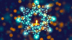 weihnachtliches Motiv mit brennnder Kerze in leuchtendem Stern