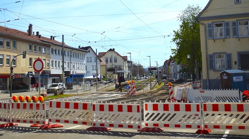 Baustellengitter am Wangener Marktplatz vor der Hedelfinger Straße in Richtung Hedelfingen