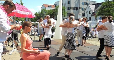 Blick über Tanz und Modenschau auf der Bühne beim Sommerfest in Sillenbuch 2019