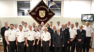 Gruppenfoto mit Geehrten bei der Freiwilligen Feuerwehr Heumaden im Mai 2022