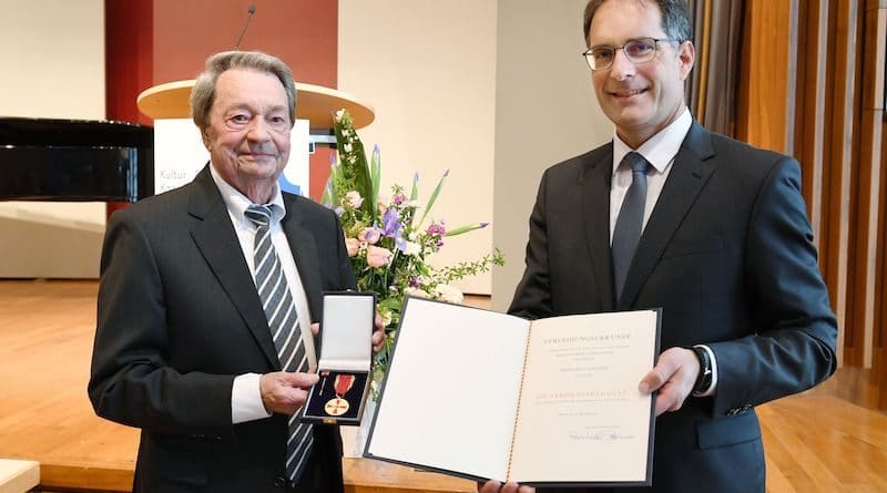 Rolf Glemser und Dr. Clemens Maier bei der Überreichung des Bundesverdienstkreuzes