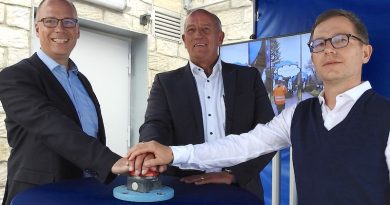 Marcus Schaufuß, Harald Hauser und Kai Freier bei der symbolischen Inbetriebnahme des neuen Wasserbehälters in Rohracker