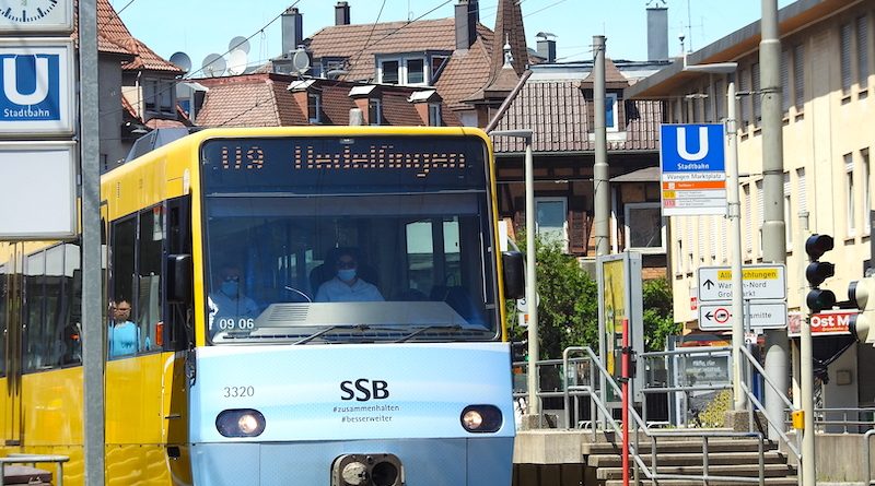 Stadtbahn der Linie U9 Richtung Hedelfingen an der Haltestelle Wangener Marktplatz