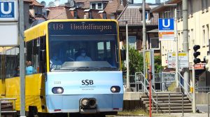 Stadtbahn der Linie U9 Richtung Hedelfingen an der Haltestelle Wangener Marktplatz