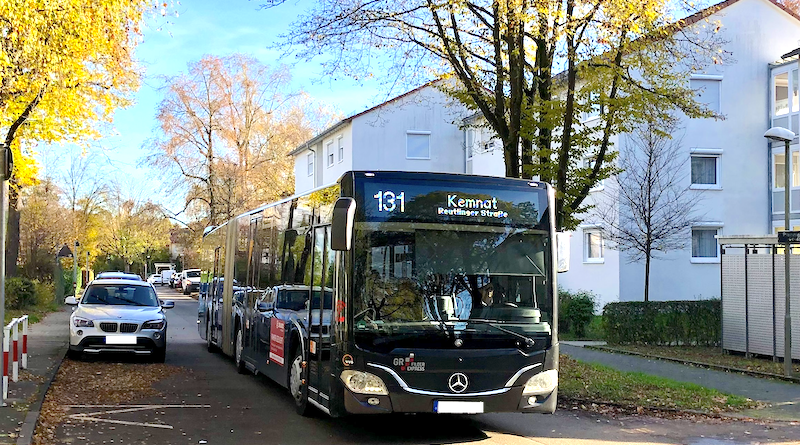 Bus 131 auf Fahrt über Pfennigäcker in Heumaden