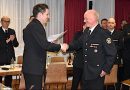 Matthias Neef ernennt Gerd Wolf zum Ehrenmitglied der Feuerwehr Rohracker