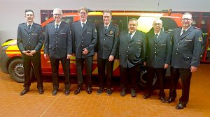 Geehrte und Kommando der Feuerwehr Hedelfingen im Feuerwehrhaus bei der Haputversammlung 2023