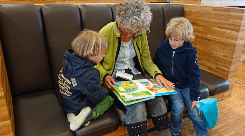 Die Ehrenamtsagentur Sillenbuch sucht Leihgroßeltern und Ehrenamtliche für Lernförderung