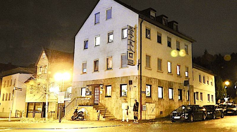 Abendlicher Blick auf das Sozialhotel Rössle an der Ulmer Straße 346