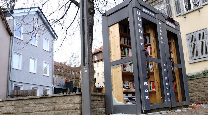 Zerstörte Bücherbox am Wangener Marktplatz