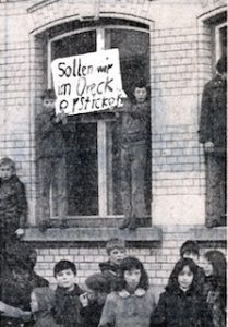 Demonstration vor der Alten Schule