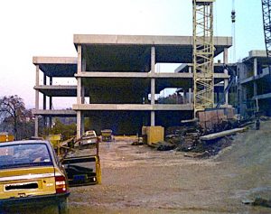 Blick auf den Rohbau der Steinenbergschule 1978