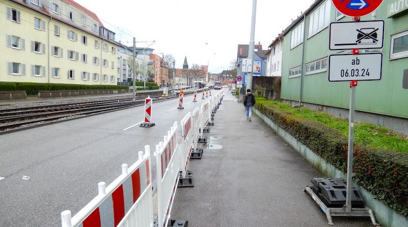 In Richtung Hedelfingen wegen Gehwegsanierung gesperrte rechte Fahrspur der Hedelfinger Straße