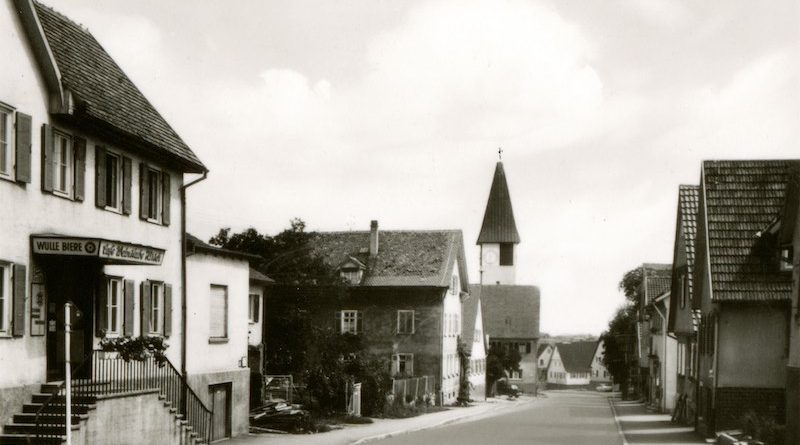 Blick hinunter auf die Hauptstraße in Kemnat im Jahr 1965