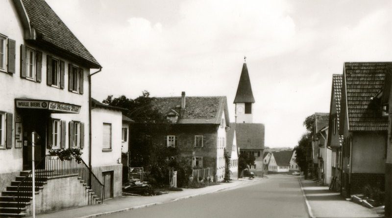 Blick hinunter auf die Hauptstraße in Kemnat im Jahr 1965