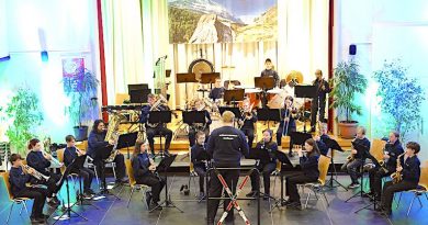 Jugendorchester des Musikzugs Wangen auf der Bühne des Ev. Gemeindesaals