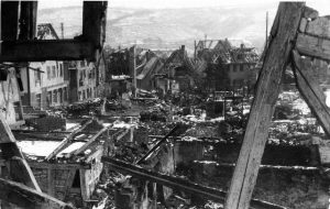 Lonseer Straße nach einem Bombenangriff 1944