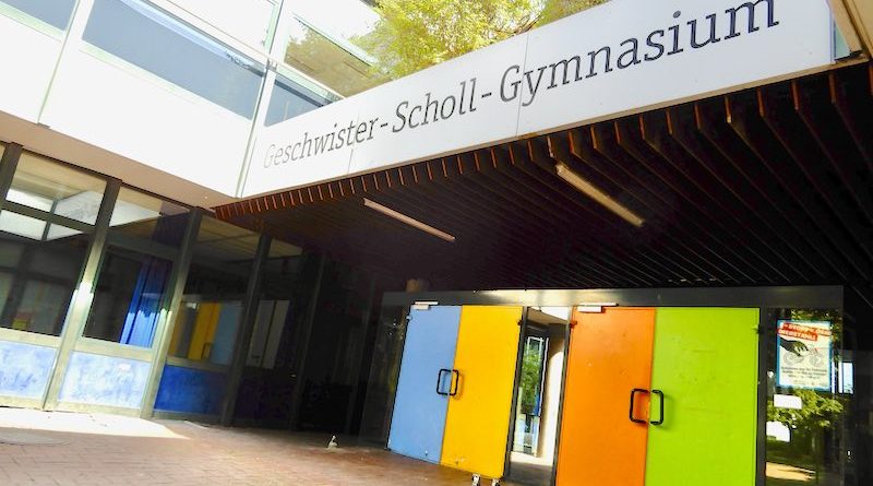 Haupteingang des Geschwister-Scholl-Gymnasiums Sillenbuch