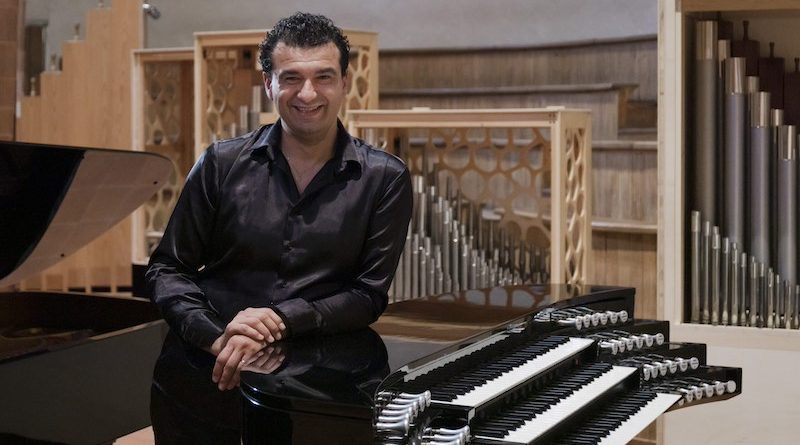 Paolo Oreni an der Orgel