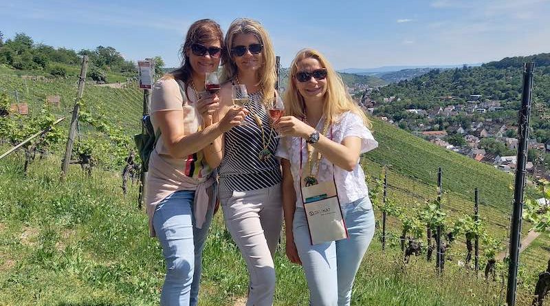 Drei Damen beim Weinwandertag 2024