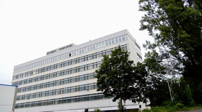 Leerstehendes Bürogebäude Am Mittelkai 25 in Hedelfingen