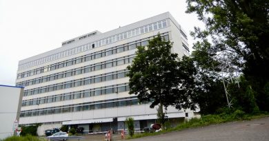 Leerstehendes Bürogebäude Am Mittelkai 25 in Hedelfingen