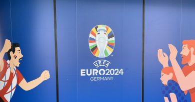 Piktogrammwand zur Europameisterschaft 2024 am VfB Fan Center