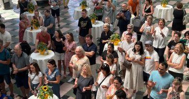 Neubürger beim Empfang in der Halle in Nellingen