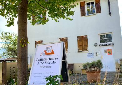 Blick auf die Leihbücherei Riedenberg
