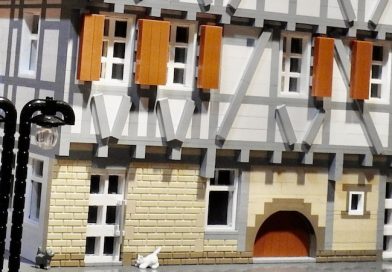 Fassade des in LEGO®-Steinen nachgebauten Alten Hauses Hedelfingen