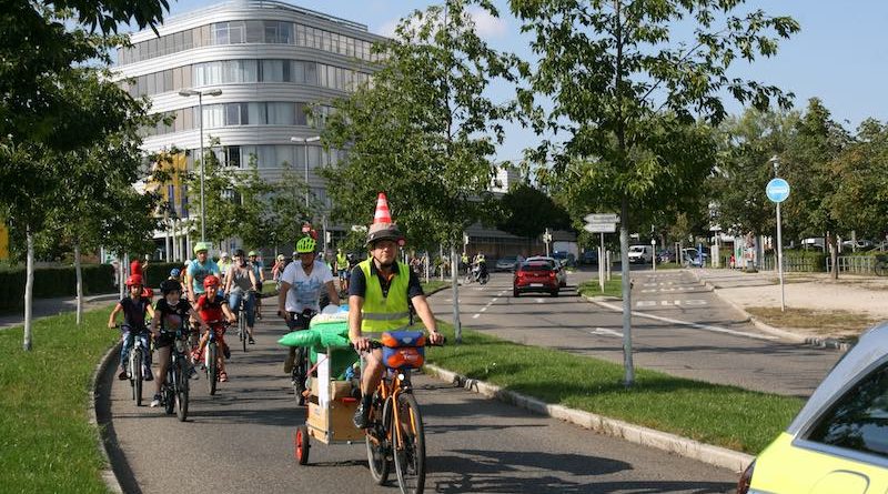 Fahrradkolonne im Scharnhauser Park
