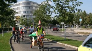Fahrradkolonne im Scharnhauser Park