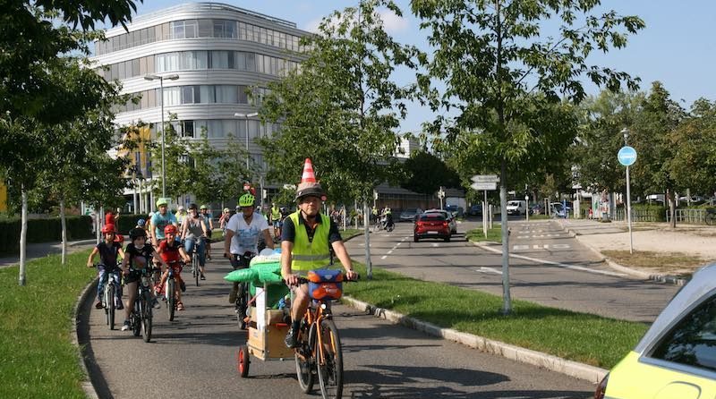 Fahrradkolonne im Scharnhauser Park
