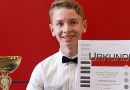 David Ferencz-Kis mit Pokal und Urkunde