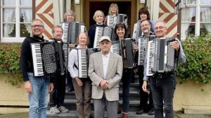 Musiker des HHC Flottweg mit Walter Steimle im Allgäu