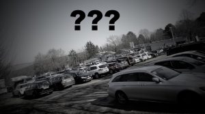 Sillenbucher Friedhosparkplatz mit 3 montierten schwarzen Frazeichen