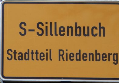 Stuttgarter Ortsschild für deStadtteil Riedenberg im Stadtbezirk Sillenbuch
