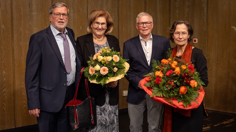 Klaus und Marianne Stadelmaier, Manfred Riesle und Gerda Storz beim Festabend im Augustinum am 27.11.2025