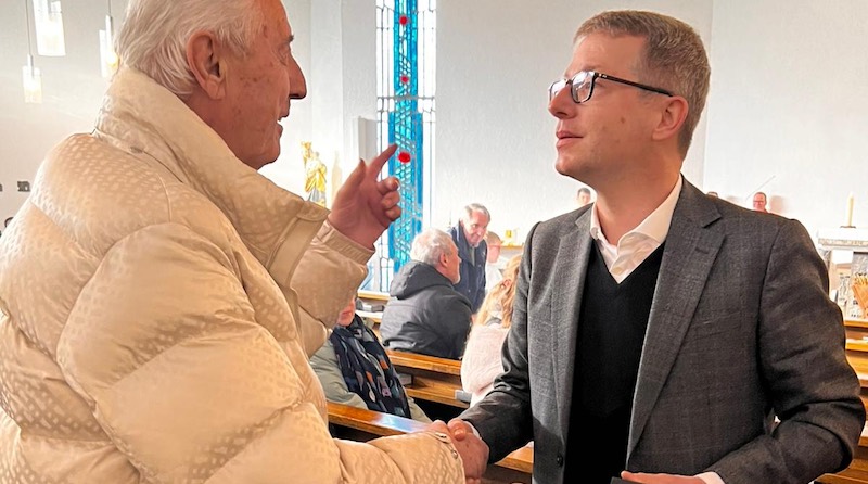 Kai Freier überreicht die Ehrenmünze der Stadt Stuttgart an Horst-Dieter Eifler