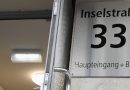Hausnummer neben dem Haupteingang Inselstraße 33