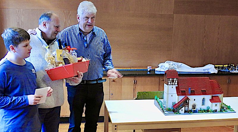 Michael Wießmeyer dankt Andreas und Lenni Multerer