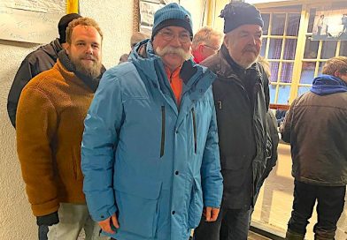 Gruppe beim Neujahrswiegen am 6.1.2026 auf der Traubenwaage in der Kelter Hedelfingen