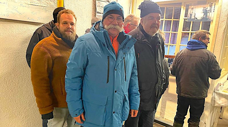 Gruppe beim Neujahrswiegen am 6.1.2026 auf der Traubenwaage in der Kelter Hedelfingen